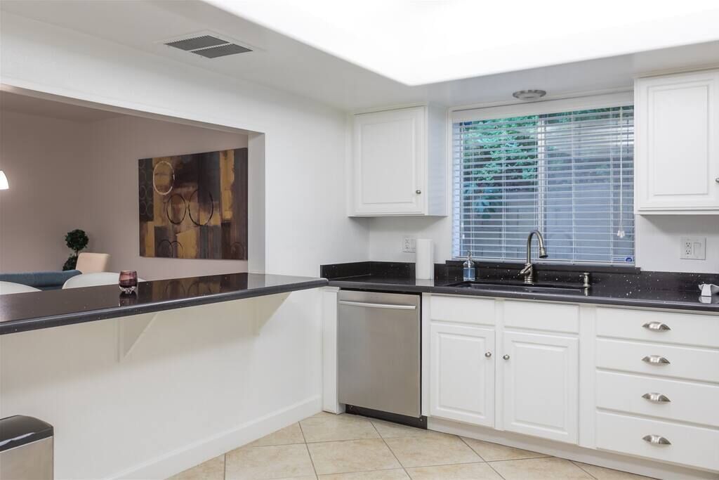 Quiet house w/ pool heater, patio, BBQ, citrus