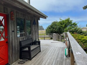Terrace/patio - Neskowin Gem - Beach Front Property (Neskowin)