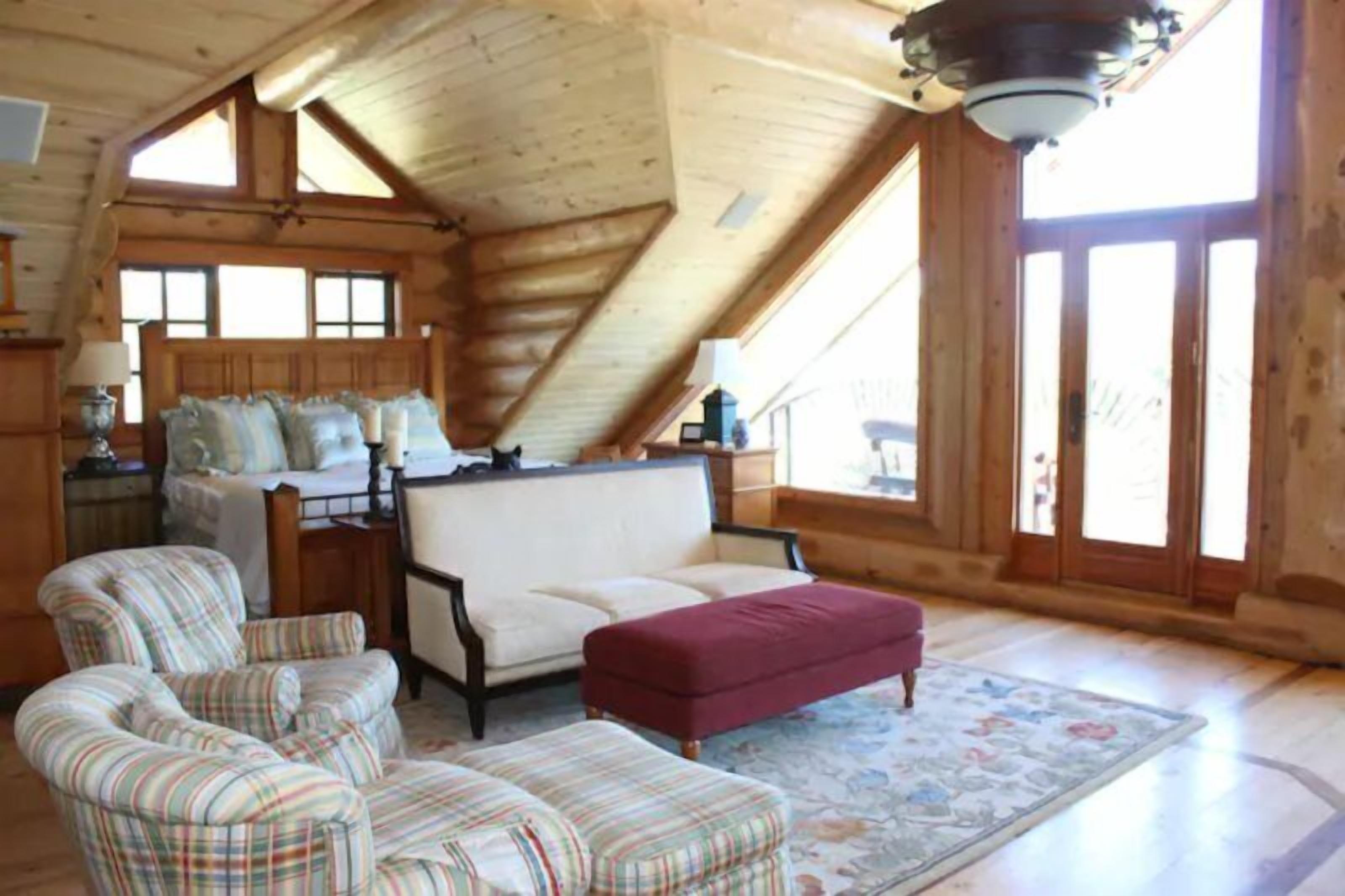 Renowned Legacy Lodge located in National Forest