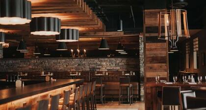 Luxe Trailside! Bike + Ski On/Off. Closest unit to hot tub, lift, hotel & trail!