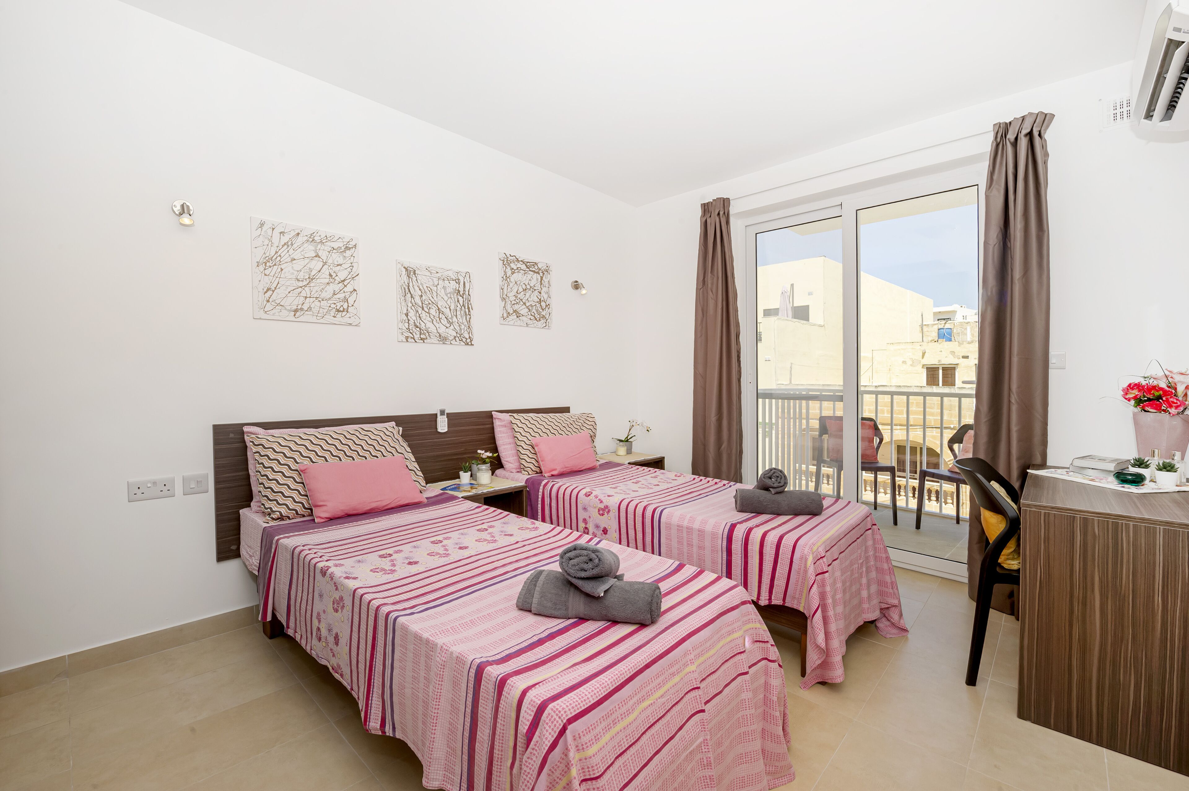 2 chambres, fer et planche à repasser, Wi-Fi gratuit, draps fournis