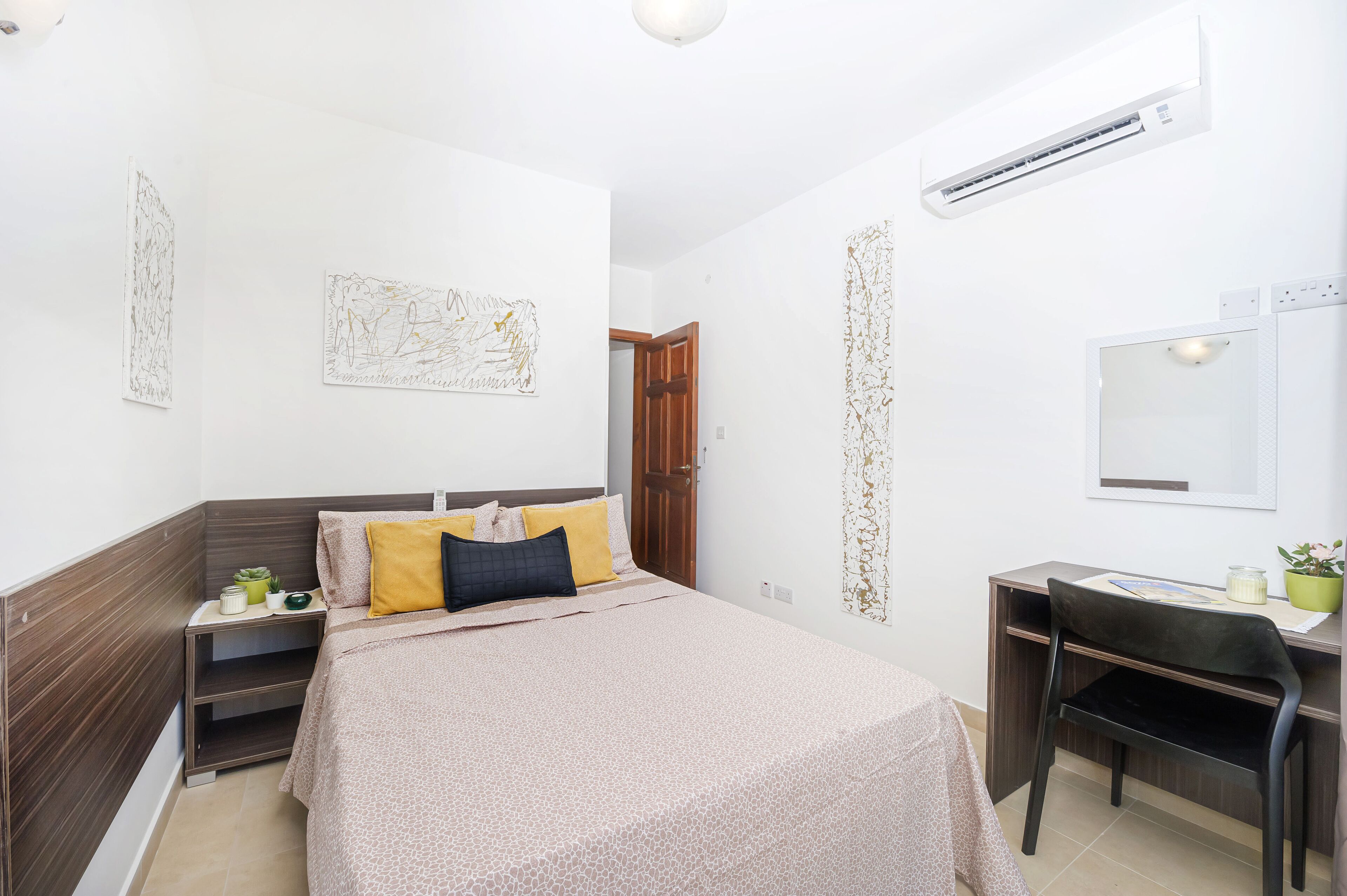 2 bedrooms, iron/ironing board, WiFi (free), bed sheets