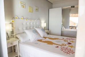 2 chambres, fer et planche à repasser, Wi-Fi, draps fournis