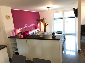 Unclassified image, 4 of 18, button