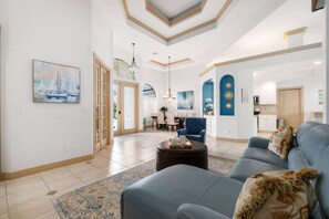 TV - Location! Walk to Beach & Dining/Shopping Hotspots; Large Lanai w/Saltwater Pool ~WiFi & Beach Gear (Marco Island)
