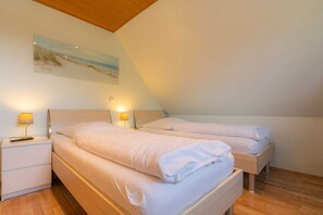 3 bedrooms, travel crib, WiFi, bed sheets