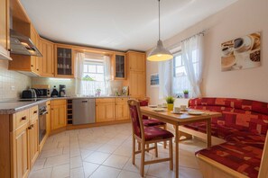 Refrigerador, microondas, horno y lavavajillas 