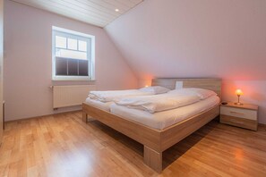 3 habitaciones, cuna de viaje, wifi y ropa de cama 