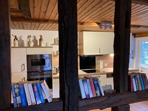 Frigorífico, microondas, horno y lavavajillas