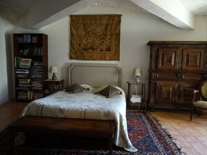 2 bedrooms, iron/ironing board, travel cot, free WiFi - Unusual stay in a troglodite gîte (Troo)