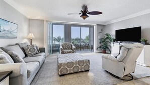 Living area - Horizons West #104 - Fully Equiped Condo with a view of America's Best Beach! (Sarasota)