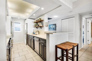 Imagen sin descripción, 3 de 49, botón