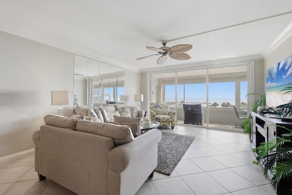 Living area - Horizons West Unit #206 - Great View - Great Beach on Siesta Key! (Sarasota)