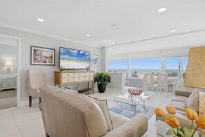 Living area - Horizons West Unit #207 - Siesta Key Beach Front (Sarasota)