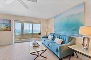 Living area - Horizons West #705 - Gulf of Mexico View - Crescent Beach-Front (Sarasota)