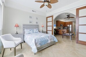 Room - Horizons West Unit #112 - A "Getaway with a Gulf View" (Sarasota)
