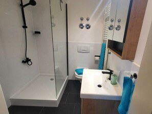 Shower - (63) 2-room apartment Ostseeallee - Apartment house Sonnenresidenz I (Kühlungsborn)