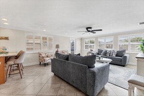 Unclassified image, 3 of 41, button