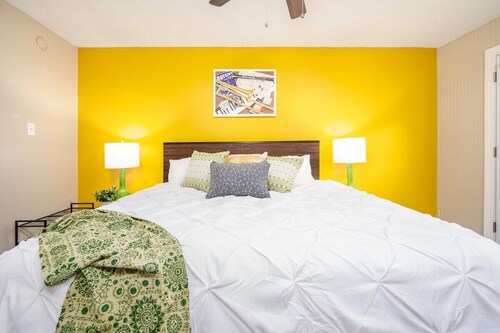 Healthcare Stay• Fast WiFi• W/D• King Bed• TV• Pet