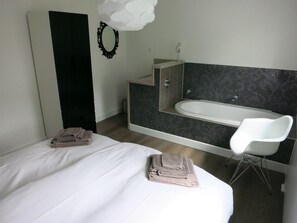 6 bedrooms, in-room safe, iron/ironing board, free WiFi