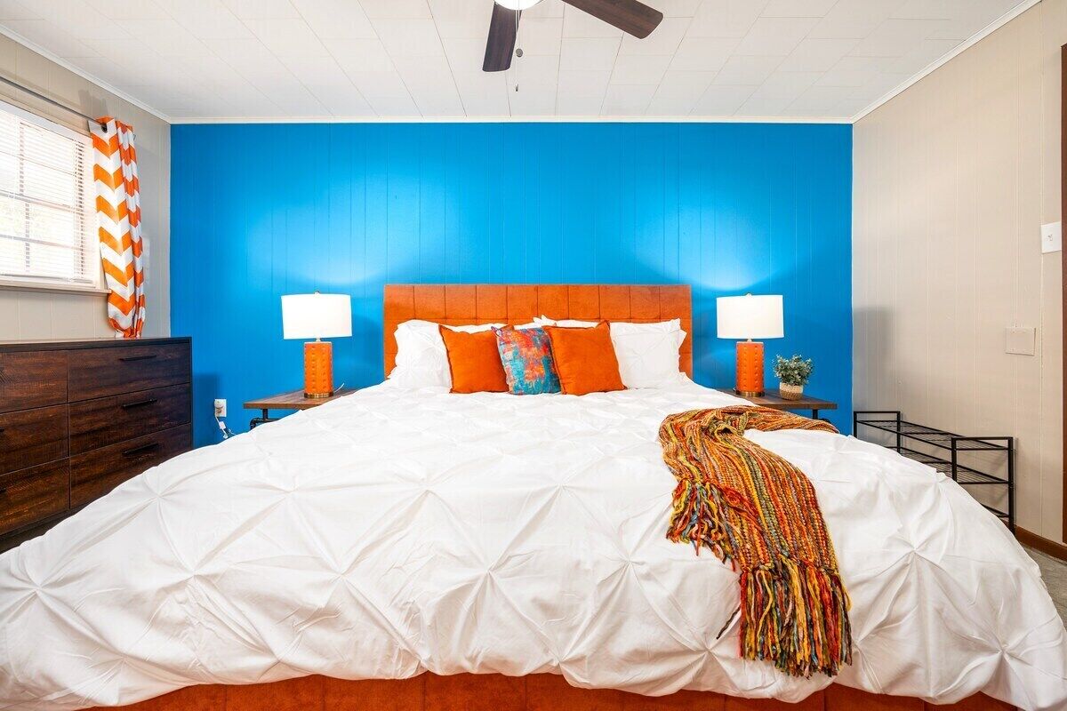 Near P&G | Cleco | 55" 4K TV| King 🛏 | PetsOK🐈