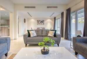 Living room - R&H 3BR Villa in RAK Beach Access 172 (Ras Al Khaimah)