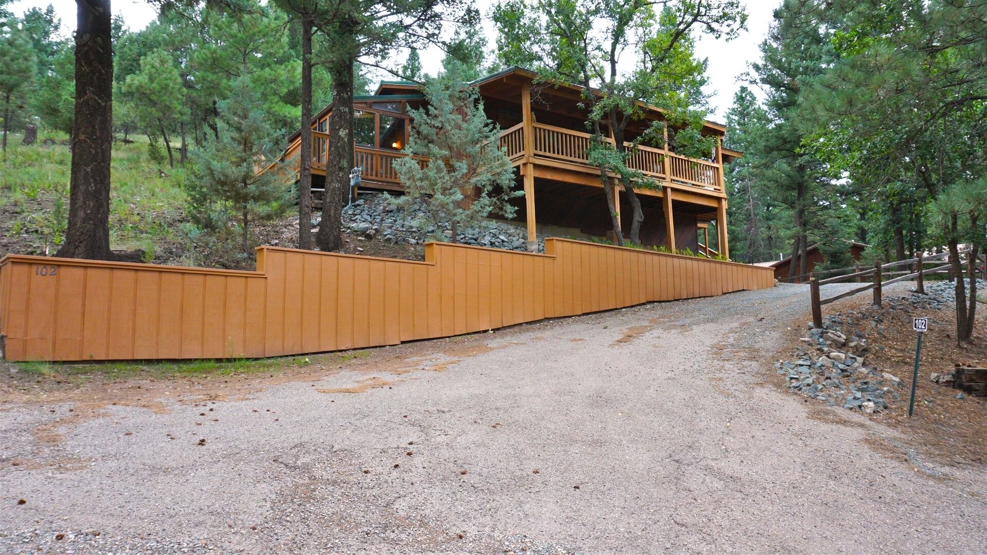 Peaceful Pines Cabin - Two Bedroom Cabin