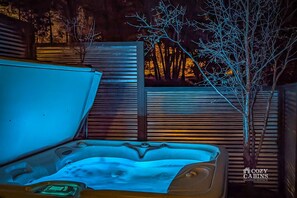 Outdoor spa tub - 2nd Street Retreat (Ruidoso)