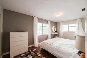 2 quartos, cofres nos quartos, ferros/tábuas de passar roupa, Wi-Fi