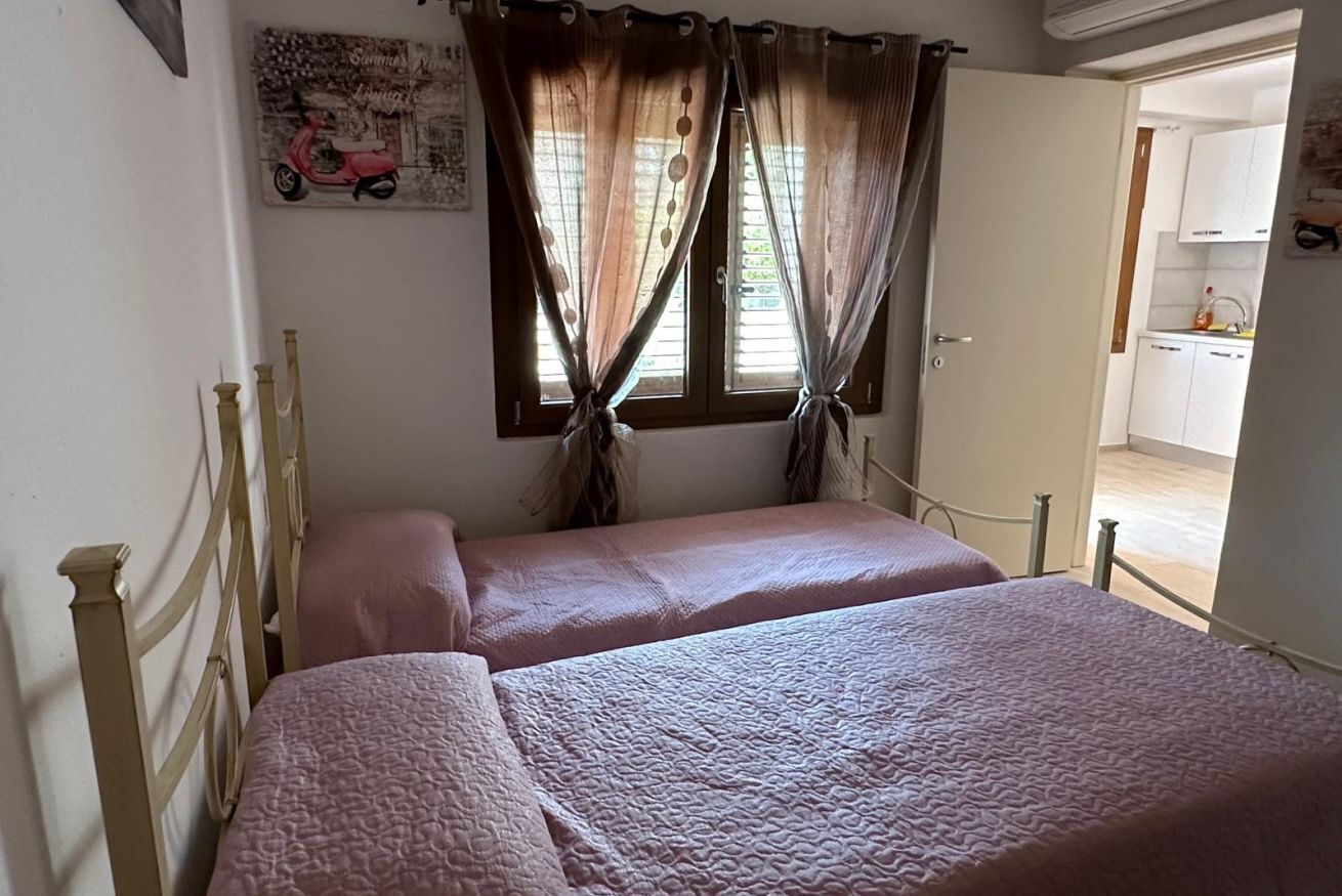 3 habitaciones y tabla de planchar con plancha 