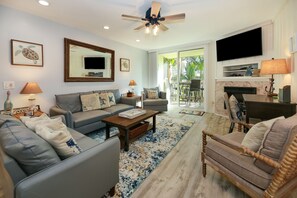 Flat-screen TV, fireplace, Netflix, DVD player - South Facing 2 bdrm condo-  Super Close To Beach - F100 North Coast Village (Oceanside)