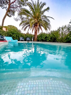 Outdoor pool, a heated pool