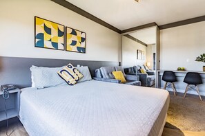 Laptop workspace, blackout curtains, free WiFi - Century Park by My Way (Porto Alegre)