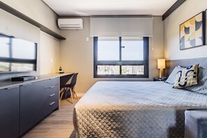 Deluxe Apartment | 1 bedroom, laptop workspace, blackout drapes, free WiFi