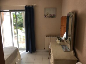 2 عدّة غرف نوم وواي فاي وملاءات أسرّة