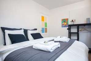 2 chambres, fer et planche à repasser, lit de bébé portatif, Wi-Fi