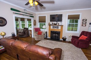 TV, fireplace, DVD player, books