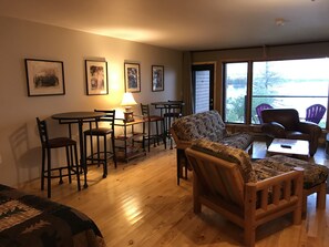 Smart TV, fireplace, books - Lake Superior Lakehome With Stunning Views (Two Harbors)