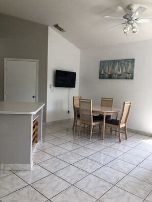 Dining - Condo in PGA Village Mets Spring Training (Port St. Lucie)
