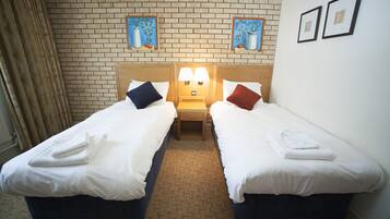 Twin Room | In-room safe, iron/ironing board, free WiFi, bed sheets