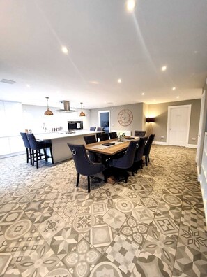 Dining - Large Country House with Jacuzzi, BBQ, Pool Table & Games room (Wimborne)