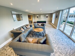 Smart TV, video games, table tennis, stereo