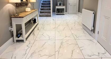 Hen Doo’s and Families *Jacuzzi * BBQ *Parking* Pool Table * Games room