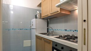 茶具/咖啡用具、冰箱、微波炉、烤箱