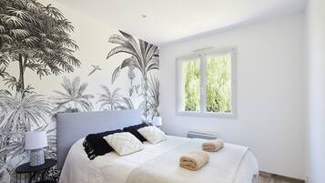 3 chambres, fer et planche à repasser, Wi-Fi gratuit, draps fournis