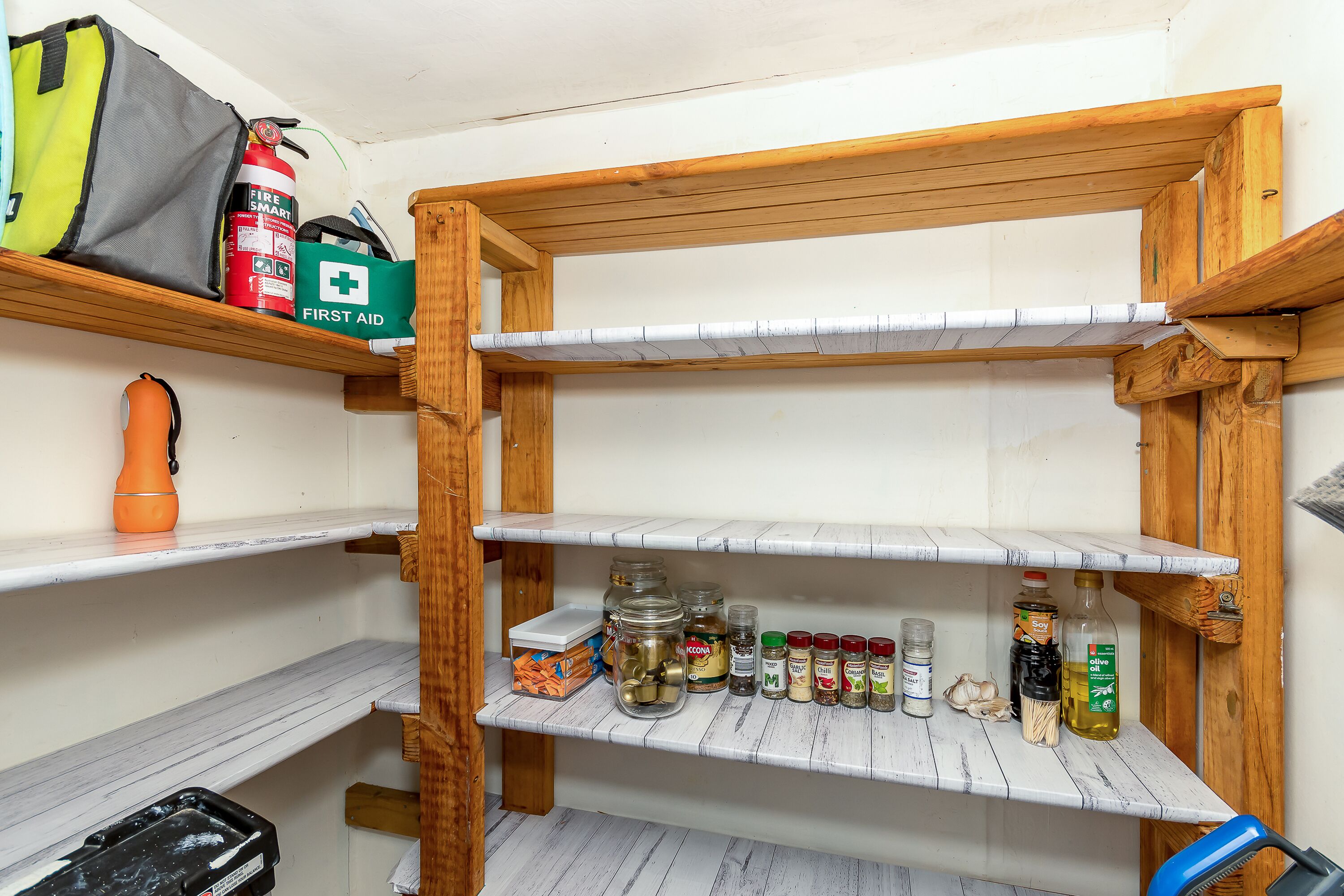 100 Year Old Cottage walking distance from Shops and Cafes.  — image 5