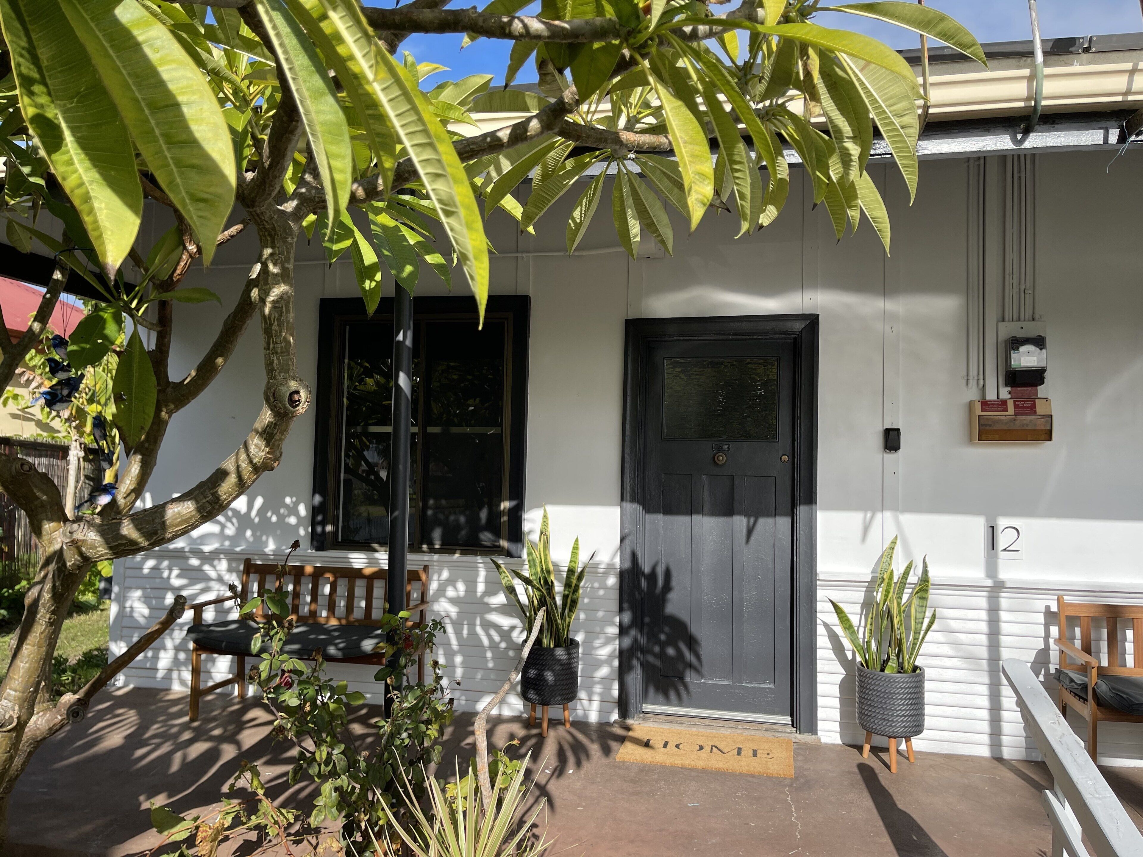 100 Year Old Cottage walking distance from Shops and Cafes.  — image 6