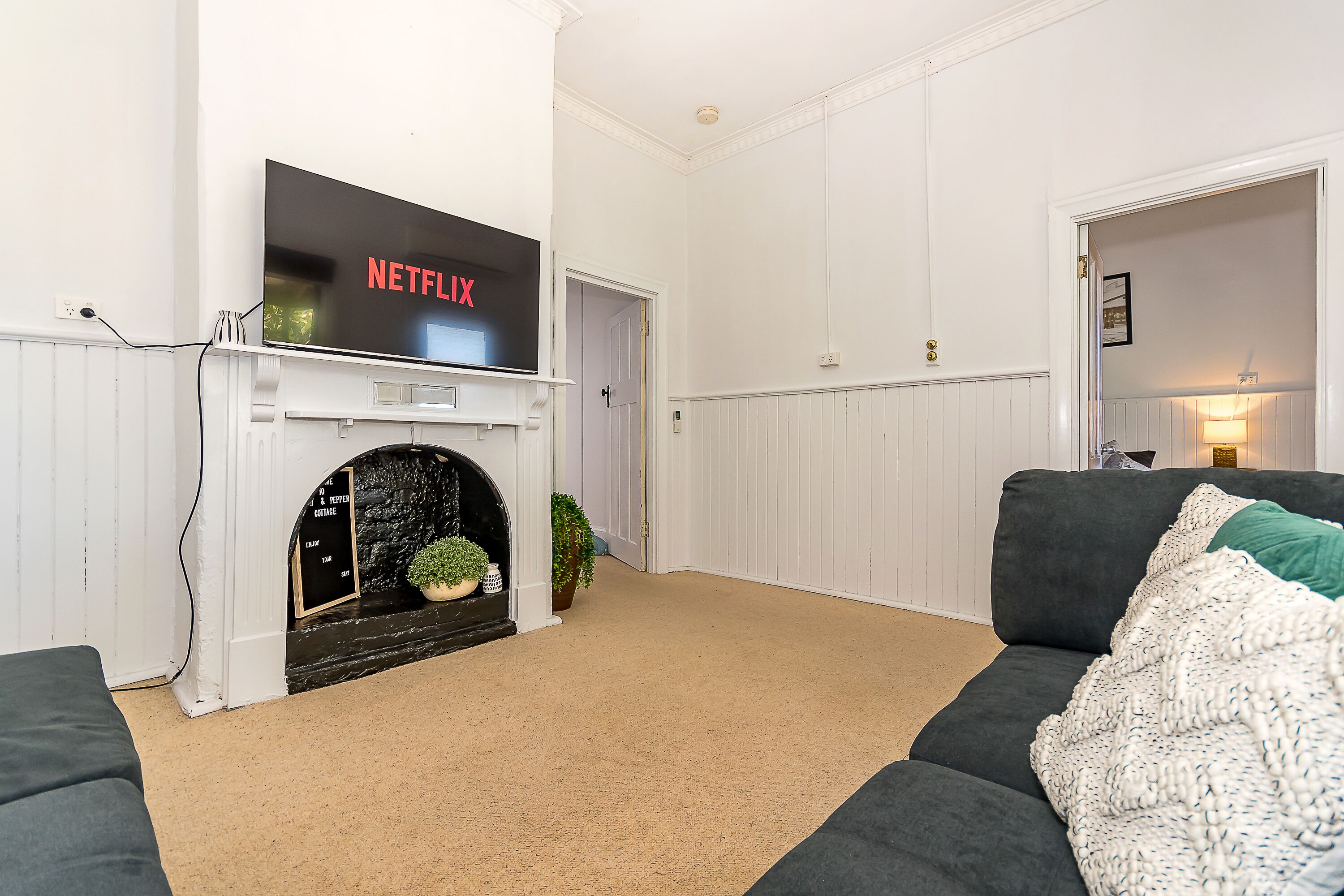 100 Year Old Cottage walking distance from Shops and Cafes.  — image 8