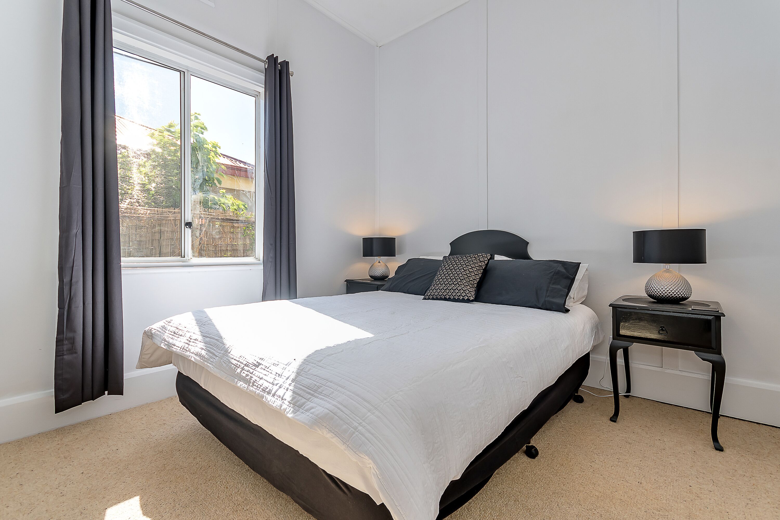 100 Year Old Cottage walking distance from Shops and Cafes.  — image 13