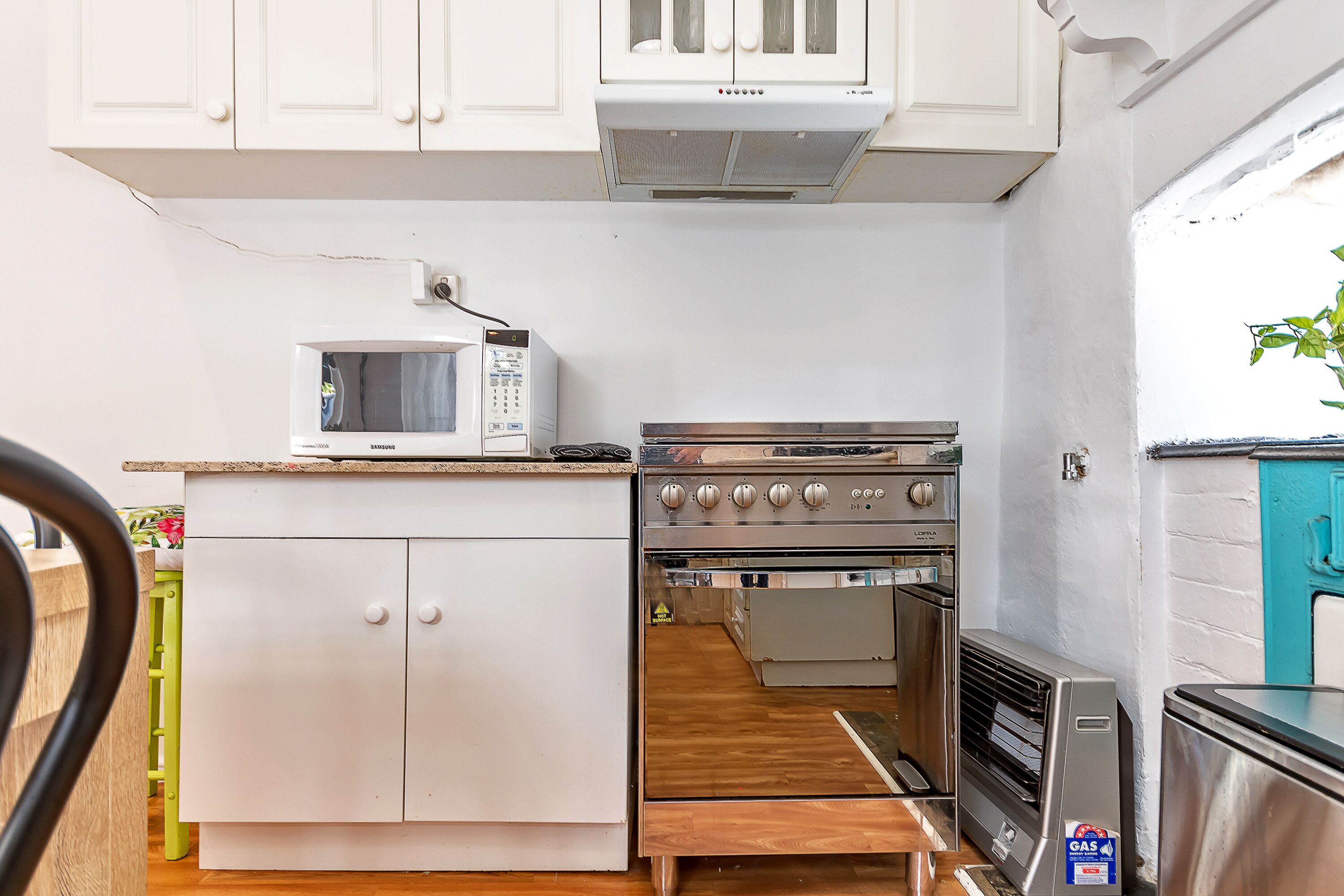 100 Year Old Cottage walking distance from Shops and Cafes.  — image 23